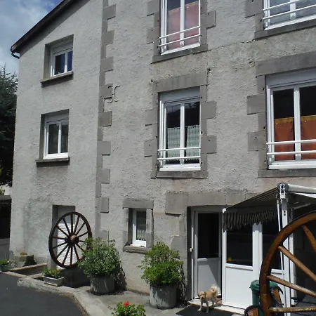Au Bredons Bed & Breakfast 2*